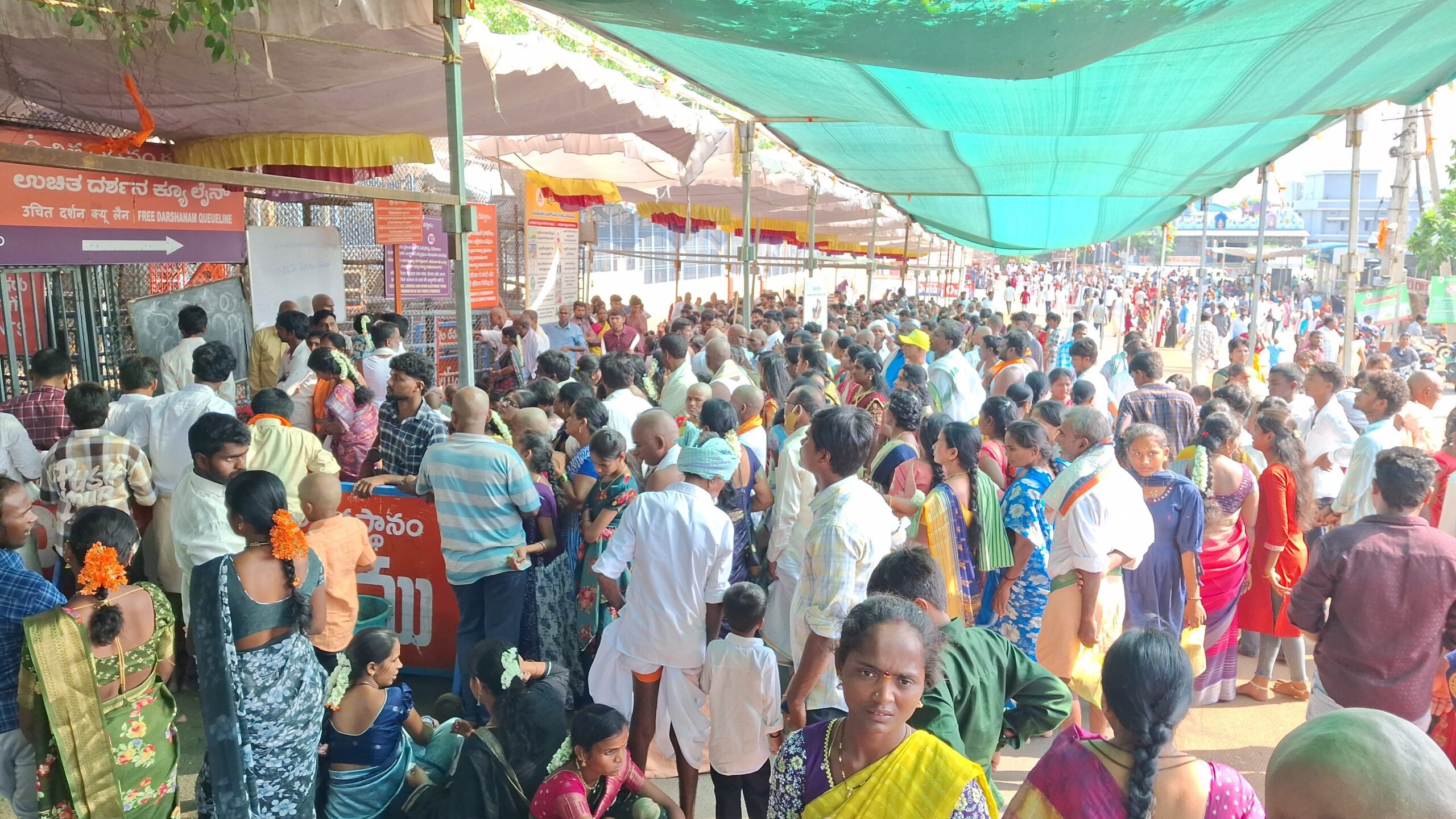 శ్రీశైలంలో ఈరోజు భక్తుల రద్దీ దృశ్యాలు