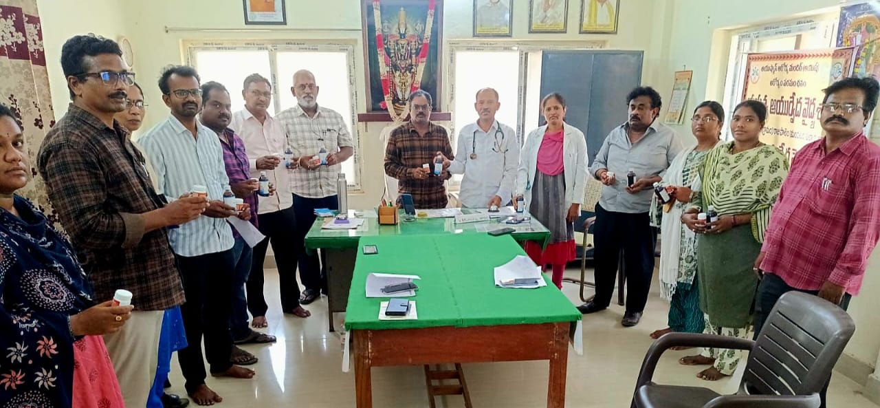 ఆరోగ్యంపై అవగాహన ఉండాలి: ఆయుష్ వైద్యాధికారి శ్రీనివాస్