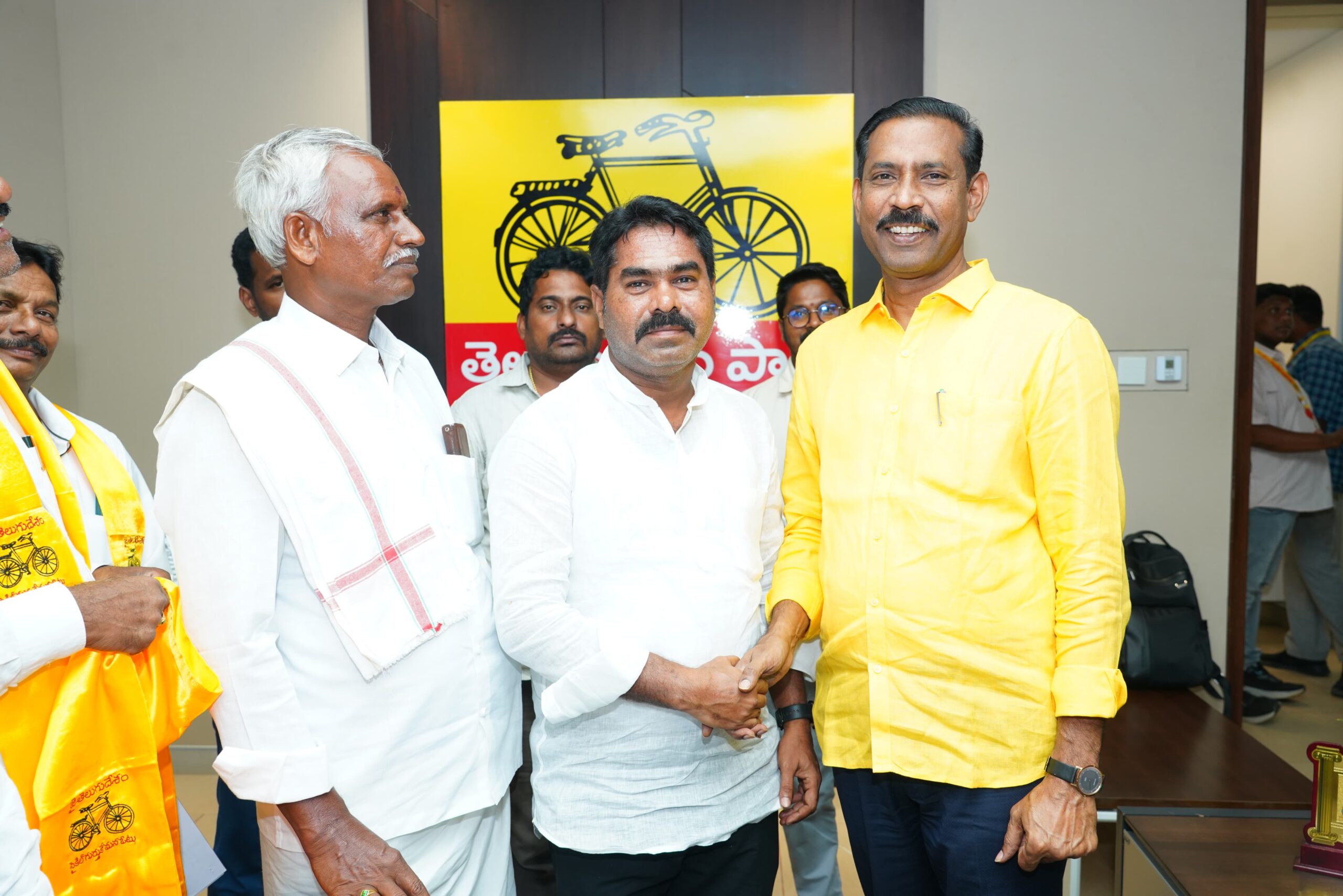 సిద్ధాంతం కోసం పోరు.. పదవి కోసం నిరీక్షణ!