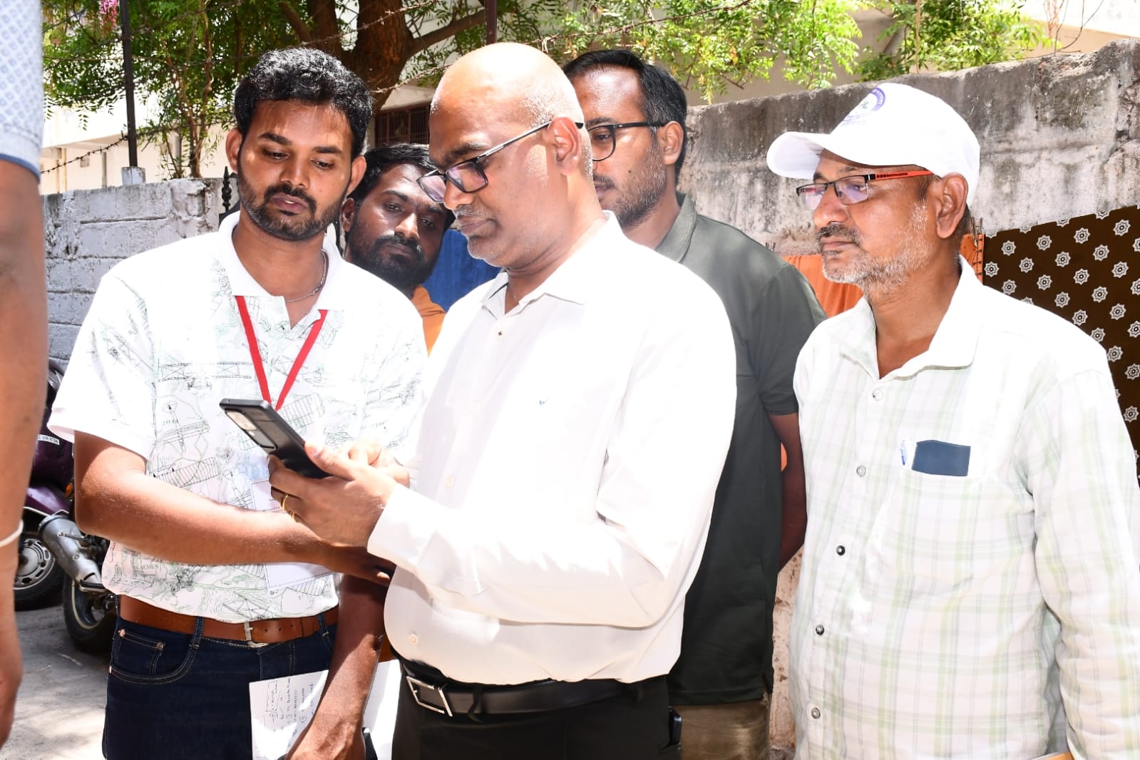 జనగణనలో ఎన్యూమరేటర్లకు సహకరించాలి: కమిషనర్