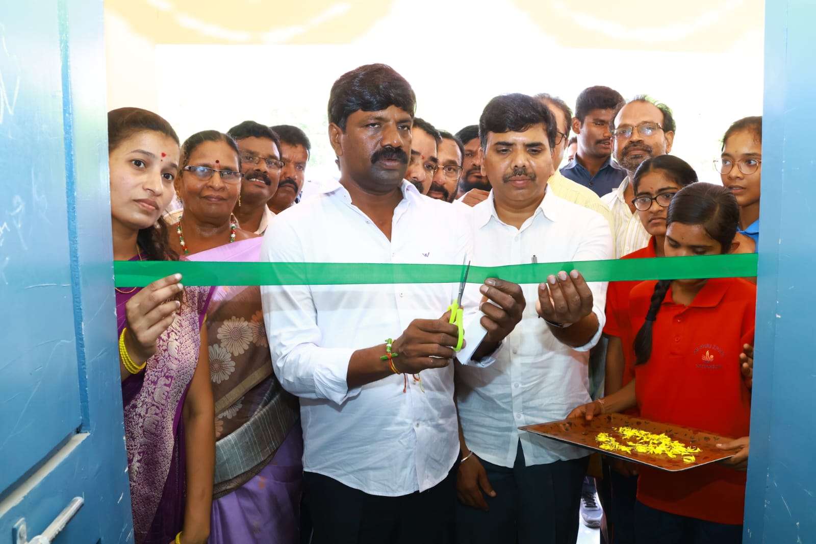 విద్యా రంగ అభివృద్ధికి ప్రభుత్వం కట్టుబడి ఉంది
