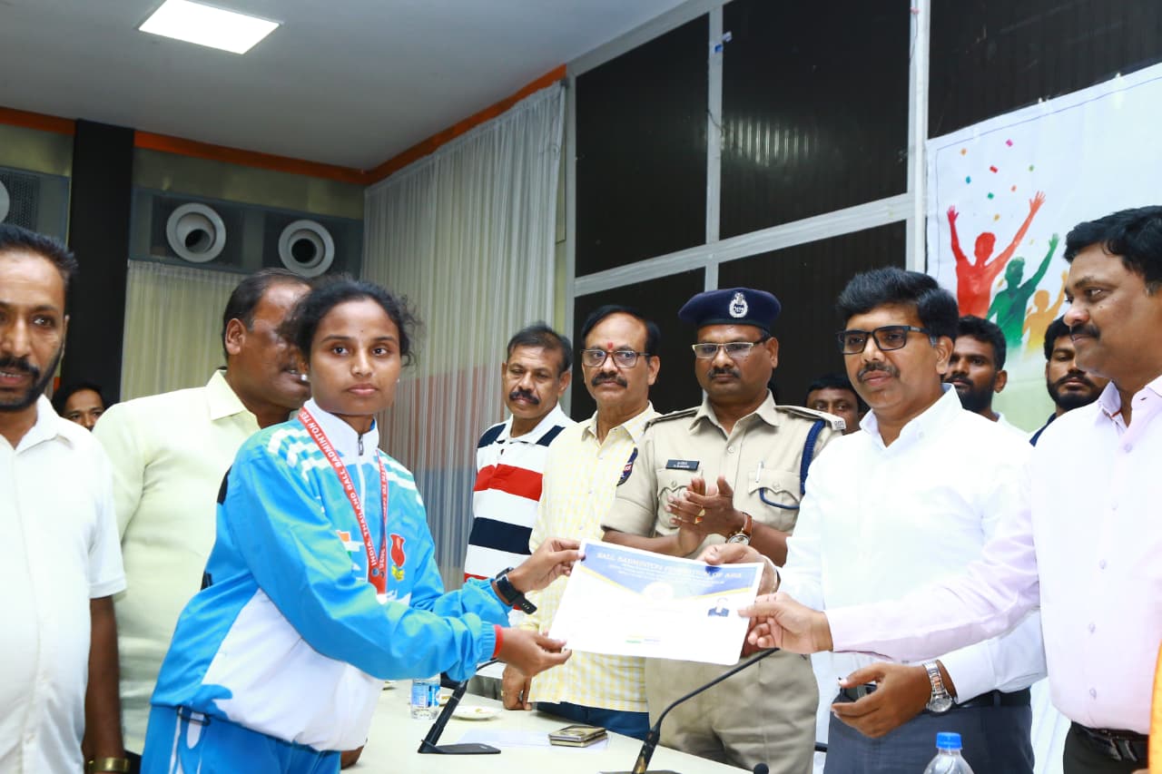 నైపుణ్యాభివృద్ధి శిక్షణలతోనే యువతకు ఉపాధి- జిల్లా కలెక్టర్ బి. చంద్రశేఖర్