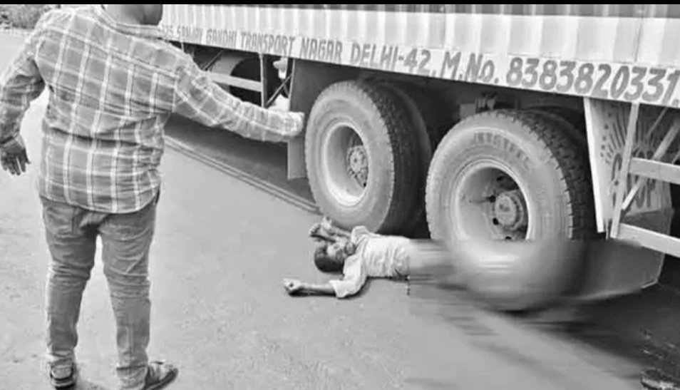 కంటైనర్ లారి కిందపడి వ్యక్తి మృతి
