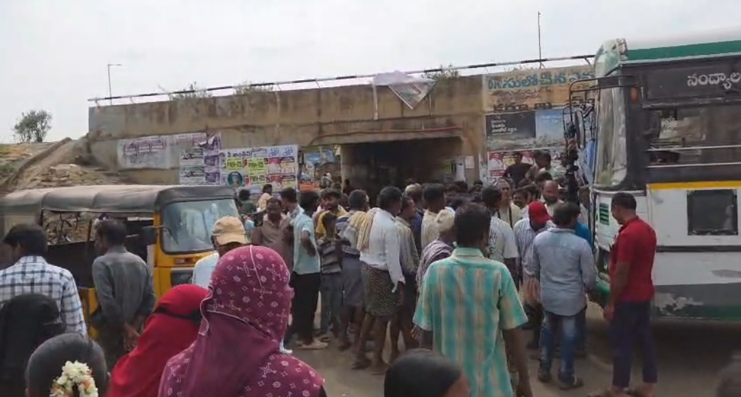 గోవిందపల్లి మెట్ట సమీపంలో ఘోర రోడ్డు ప్రమాదం