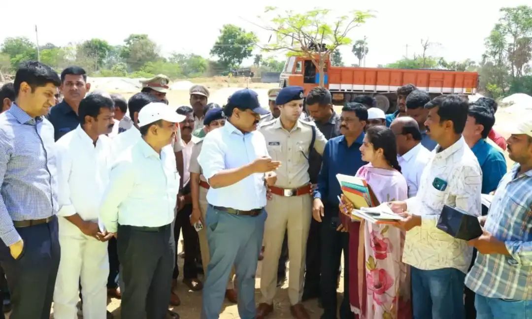 ధాన్యం అన్లోడింగ్‌ వేగవంతం చేయాలి: పౌరసరఫరాల శాఖ కమిషనర్‌ స్టీఫెన్‌ రవీంద్ర