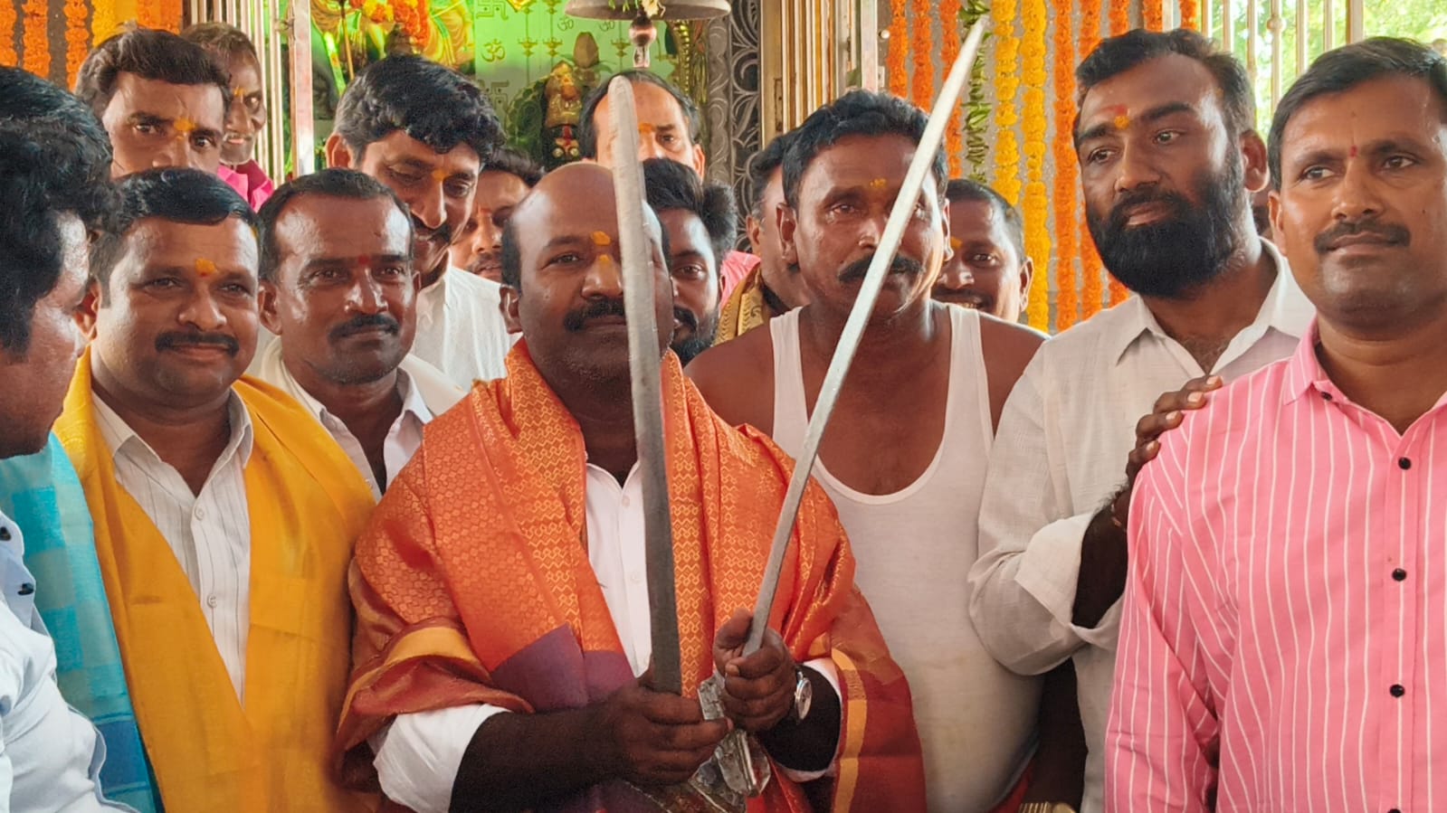మల్లికార్జున స్వామిని దర్శించుకున్న మాజీ ఎమ్మెల్యే చిరుమర్తి లింగయ్య